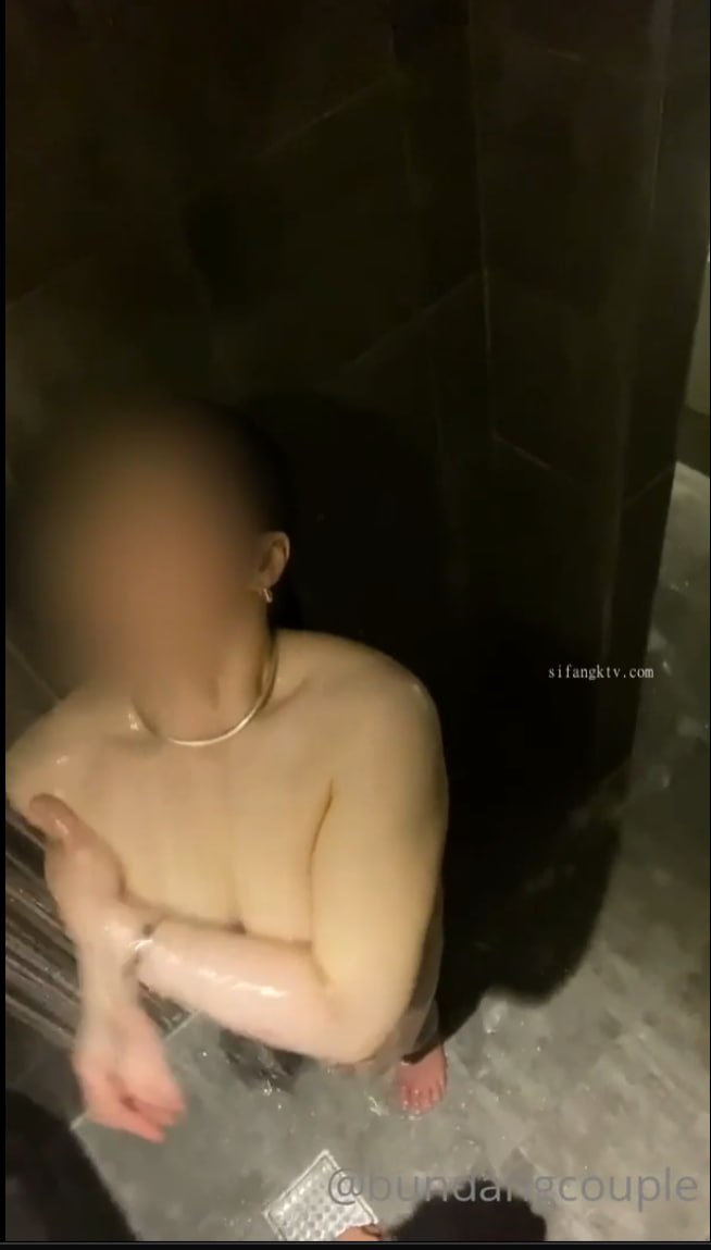 【2023_04_14】Long_hair_+_black_stockings_touching_pussy_🥰.m4v